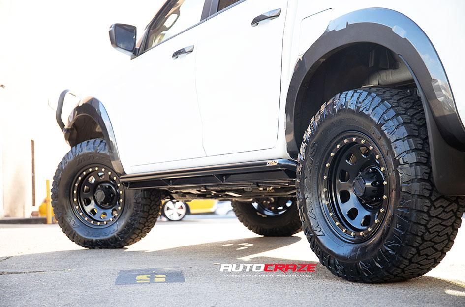 ISUZU DMAX D LOCKER BLACK