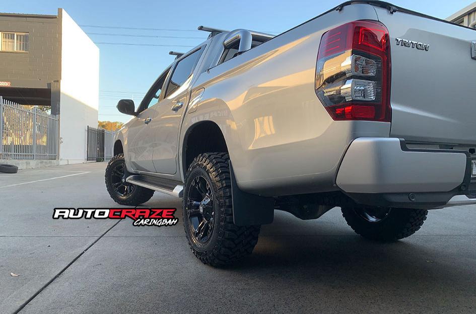 MITSUBISHI TRITON BROOKLYN BLACK MACHINED WITH DARK TINT