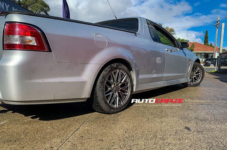 HOLDEN-COMMODORE-VF-SS-UTE-HOCKENHEIM-HYPER-BLACK