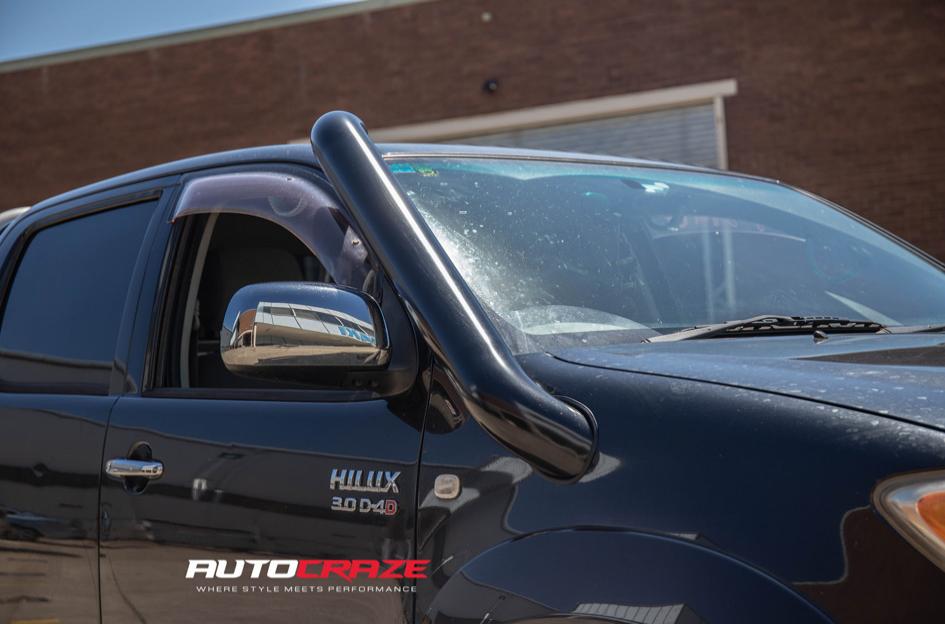 TOYOTA HILUX N70 4WD D HOLE BLACK