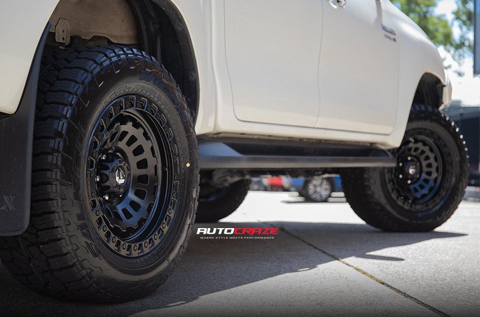 TOYOTA HILUX N80 4WD ZEPHYR MATTE BLACK