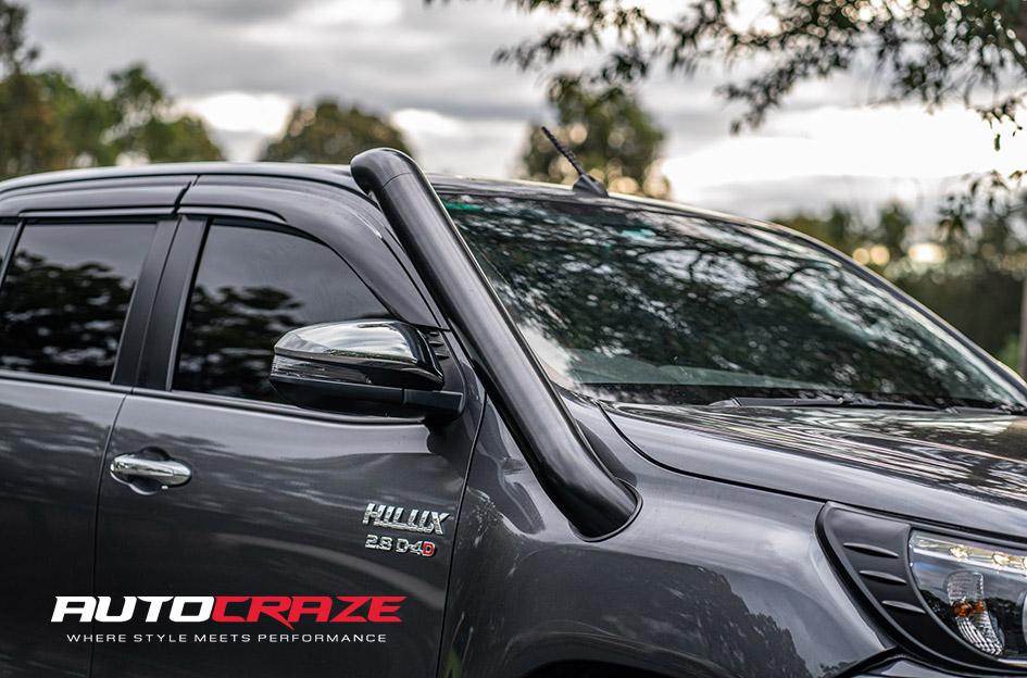 TOYOTA HILUX 4WD CINCO GLOSS BLACK W STAINLESS BOLTS
