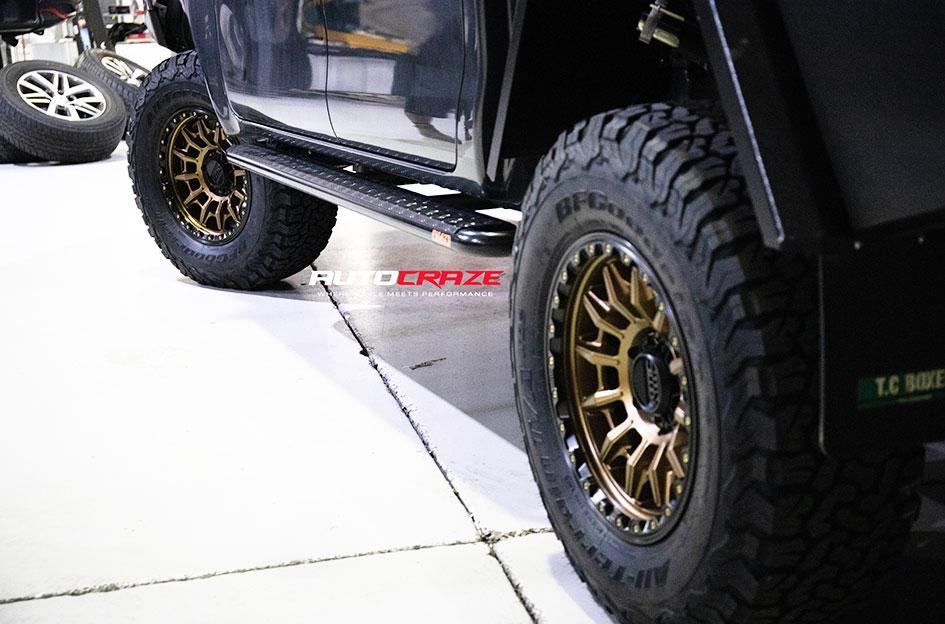 TOYOTA HILUX N80 4WD CARNAGE BRONZE