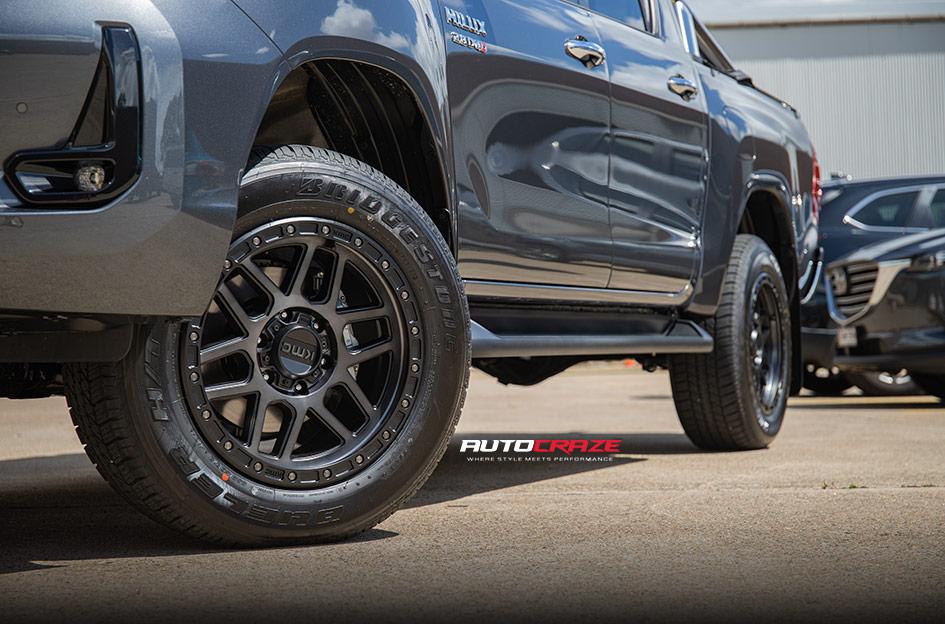 TOYOTA HILUX 4WD MESA KM544 SATIN BLACK GREY TINT
