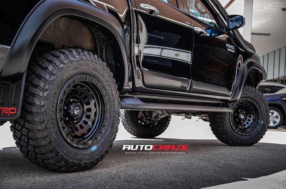 TOYOTA HILUX N80 4WD ZEPHYR MATTE BLACK