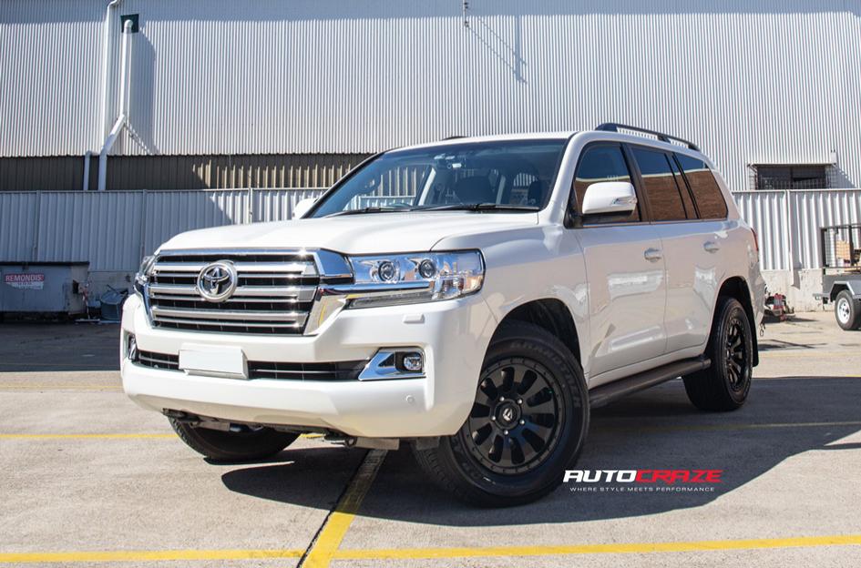 TOYOTA LANDCRUISER DIESEL MATTE BLACK
