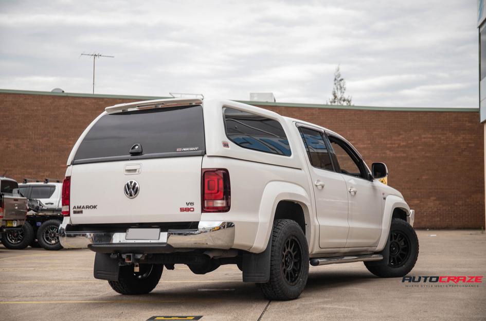 VOLKSWAGEN-AMAROK-OFF-ROAD-PODIUM-STAIN-BLACK