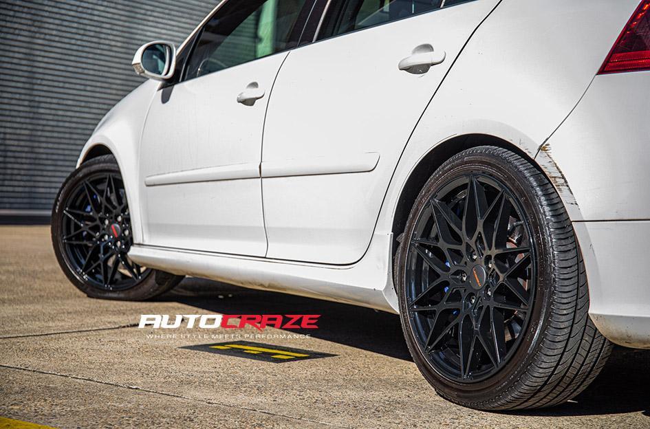 VOLKSWAGEN-GOLF-ZR1-GLOSS-BLACK
