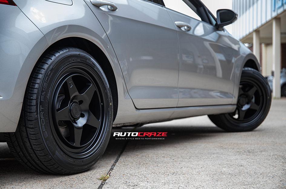 VOLKSWAGEN GOLF MR137 SATIN BLACK