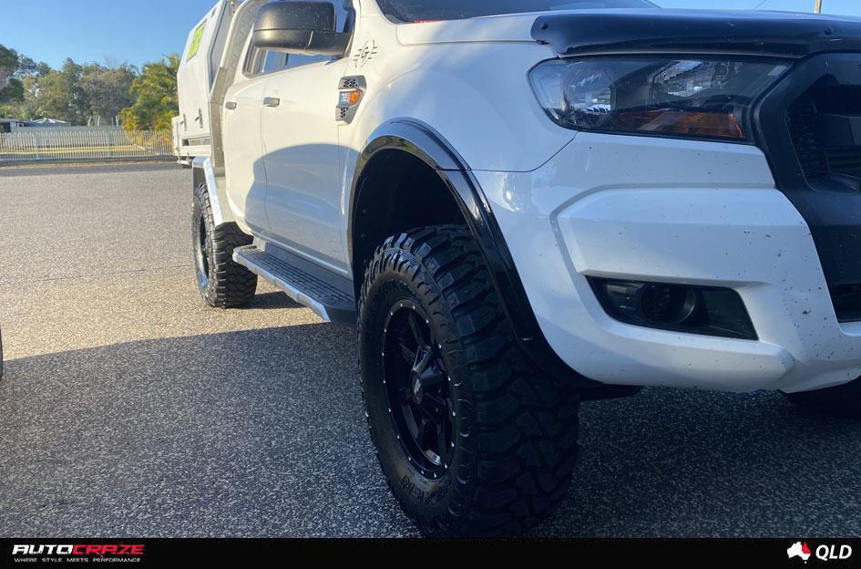 FORD RANGER MO970 GLOSS BLACK MILLED LOGO ON LIP