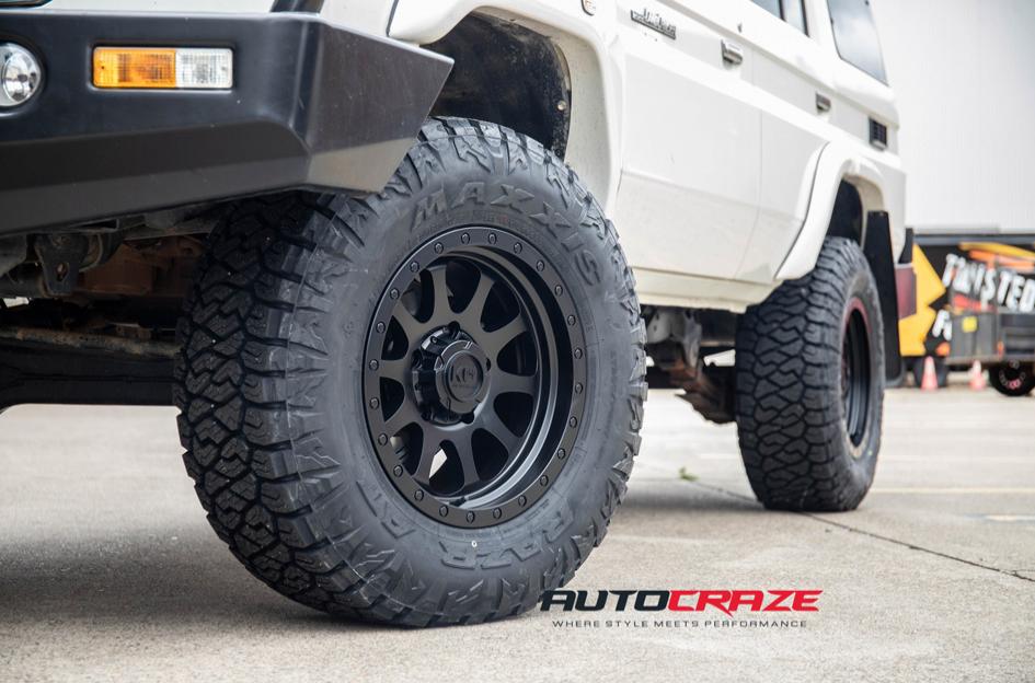 TOYOTA LANDCRUISER HURRICANE SATIN BLACK