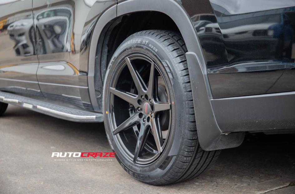 TOYOTA-KLUGER-ZR4-GLOSS-BLACK