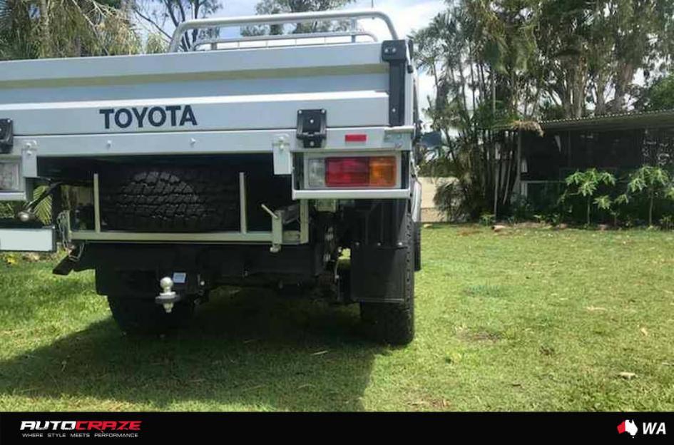 TOYOTA LANDCRUSIER MO962 GLOSS BLACK