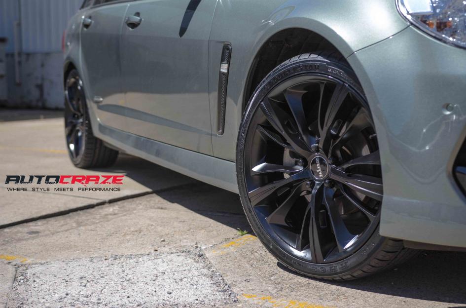 HOLDEN-COMMODORE-KAPTIVE-SATIN-BLACK