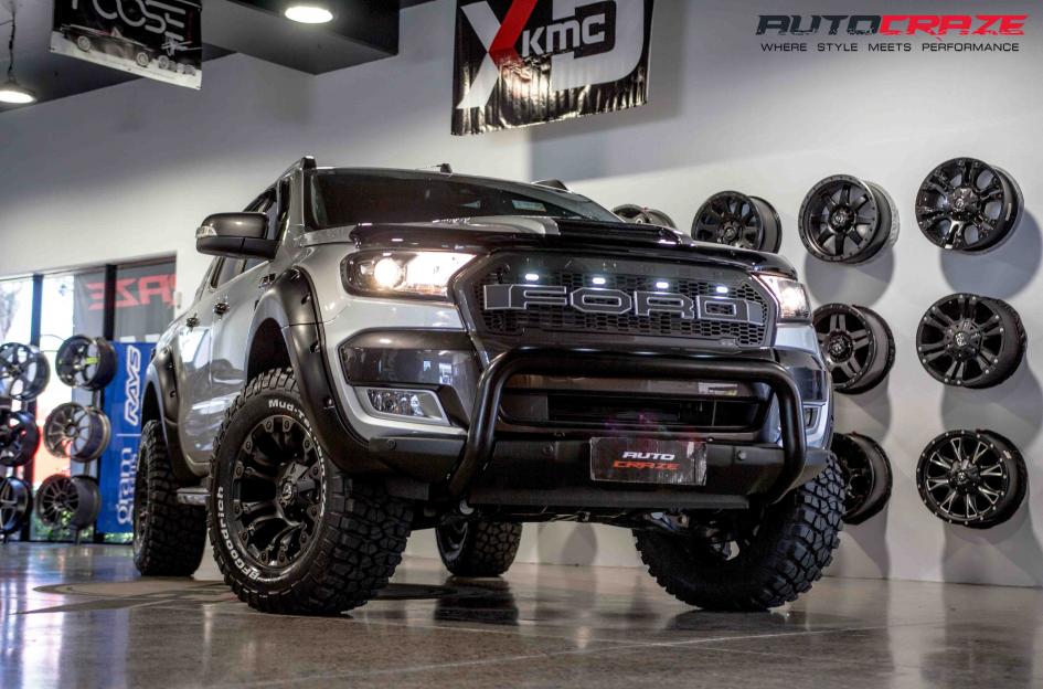 FORD-RANGER-VAPOR-BLACK-MACHINED-WITH-DARK-TINT