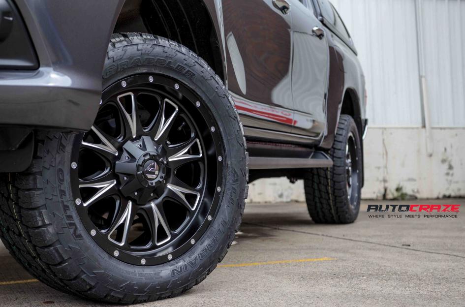 TOYOTA HILUX N80 4WD THROTTLE GLOSS BLACK MILLED ACCENTS