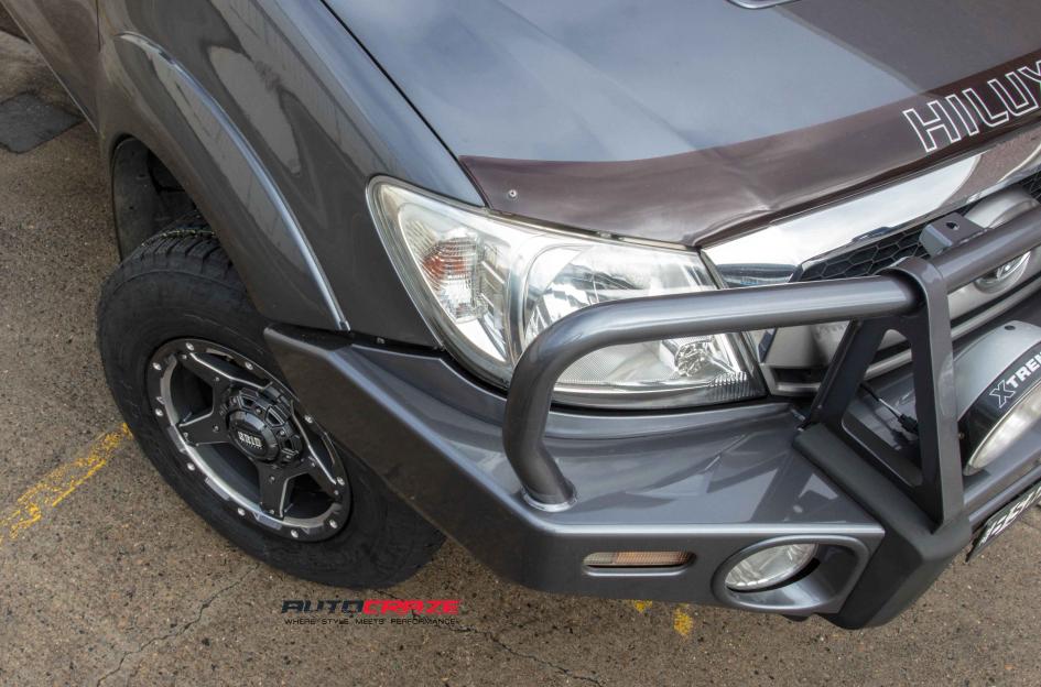 TOYOTA HILUX N70 4WD GD04 GRAPHITE WITH MILLED ACCENTS