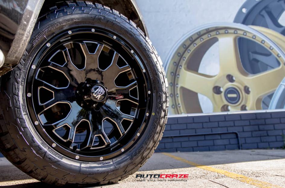NISSAN NAVARA MENACE GLOSS BLACK MILLED ACCENTS