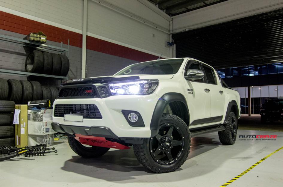 TOYOTA HILUX N80 4WD GD04 MATTE BLACK