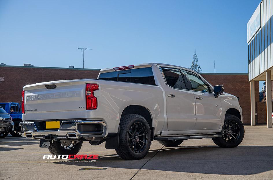 CHEVROLET-SILVERADO-SYNC-SATIN-BLACK