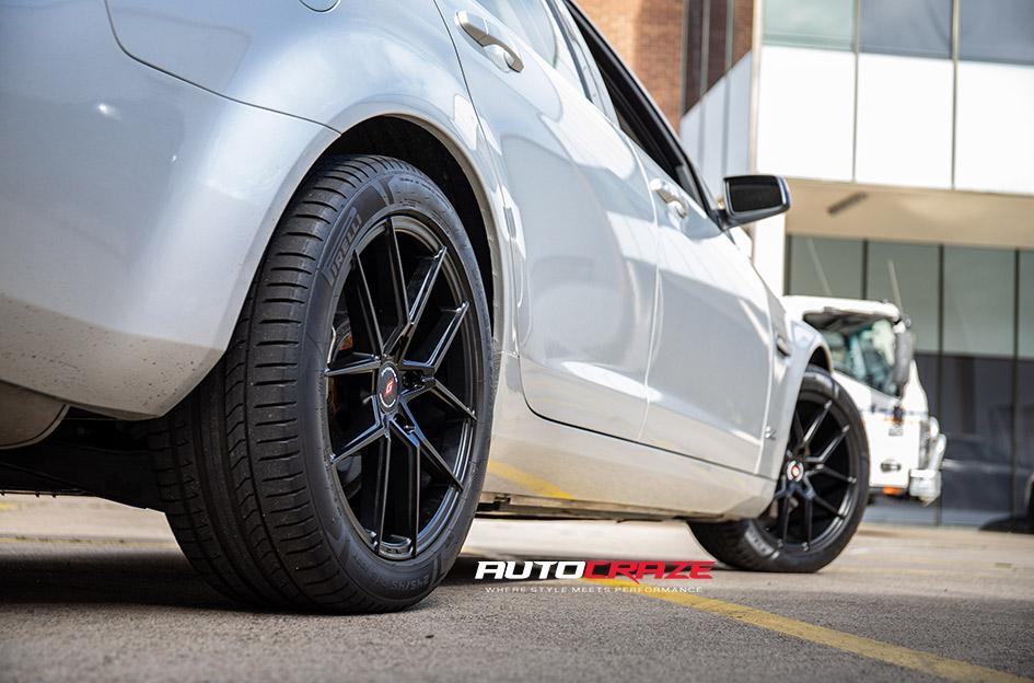 HOLDEN-COMMODORE-IFG-39-BLACK