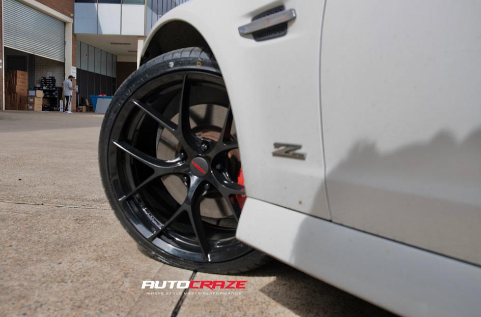 HOLDEN COMMODORE ZR3 GLOSS BLACK