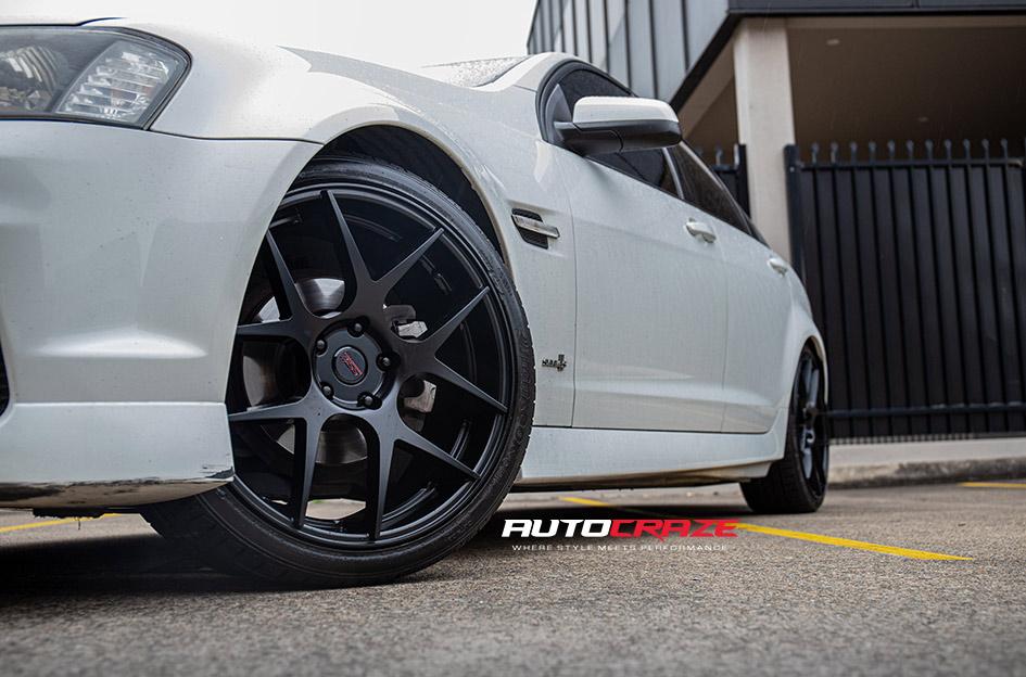 HOLDEN-COMMODORE-VE-SEDAN-STAGE-MATTE-BLACK