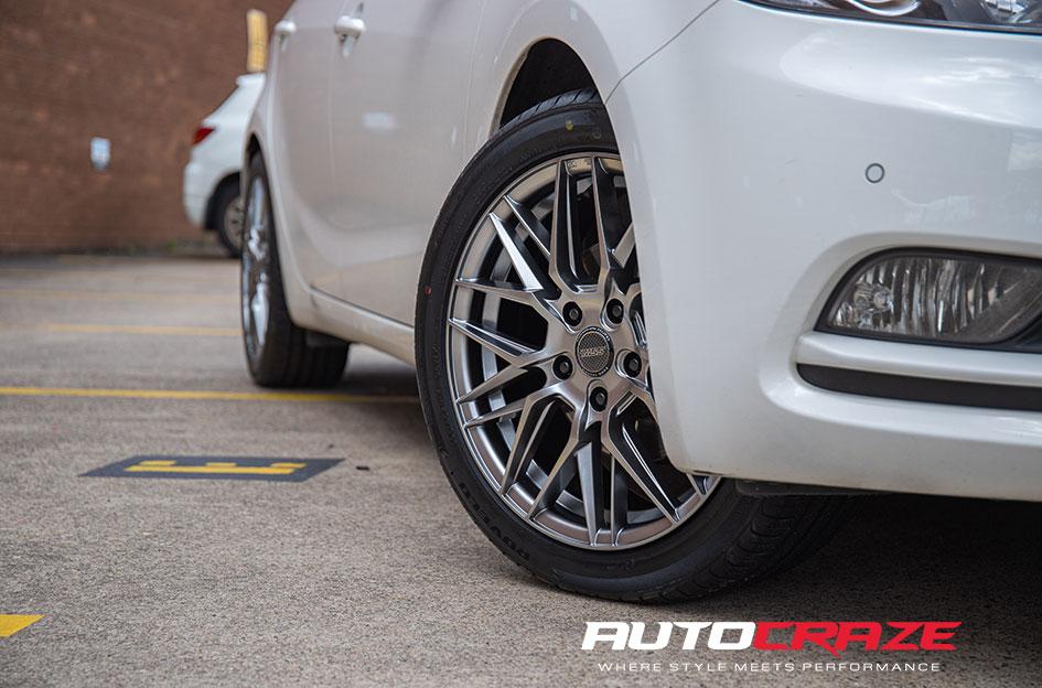 KIA-CERATO-HOCKENHEIM-HYPER-BLACK