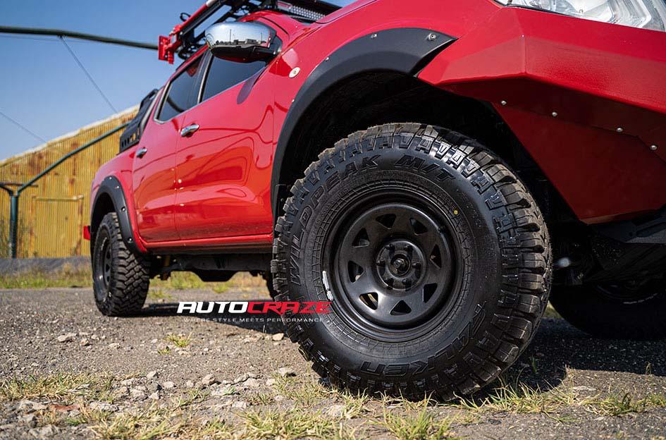 NISSAN-NAVARA-D-HOLE-BLACK