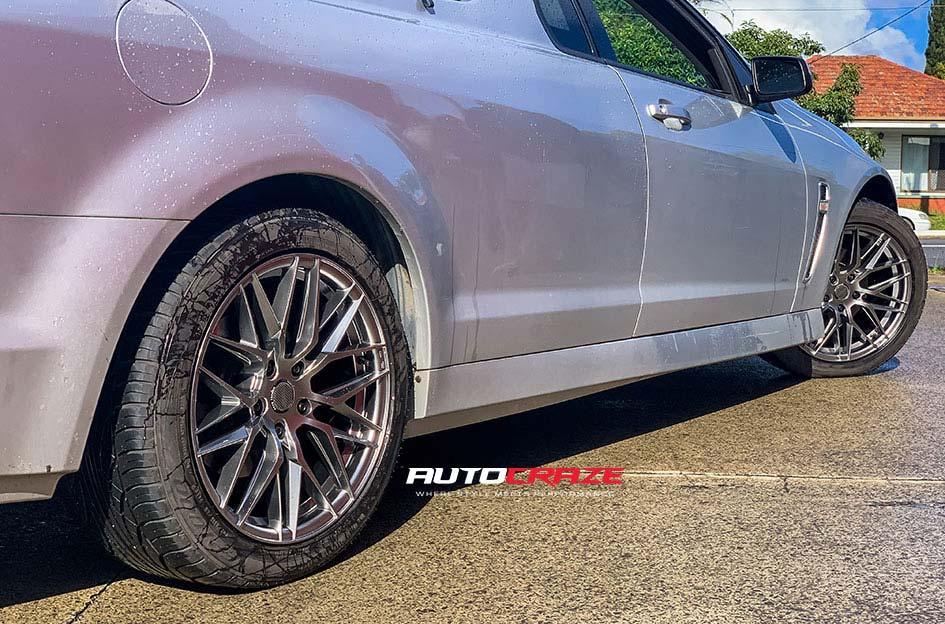 HOLDEN-COMMODORE-VF-SS-UTE-HOCKENHEIM-HYPER-BLACK