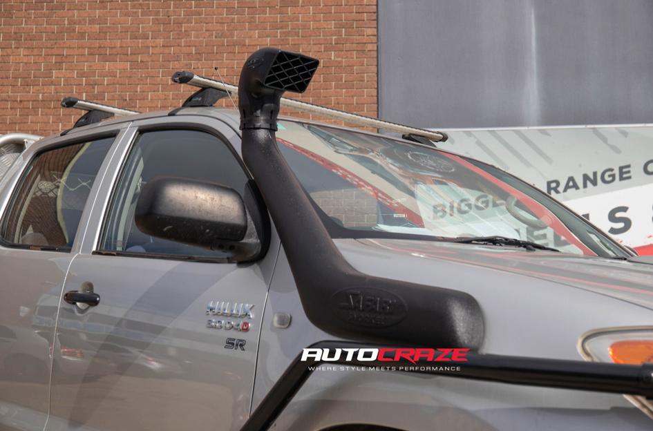 TOYOTA HILUX 4WD CINCO GLOSS BLACK W STAINLESS BOLTS