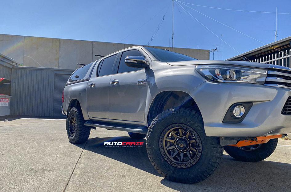 TOYOTA HILUX N80 4WD COVERT BRONZE BLACK LIP