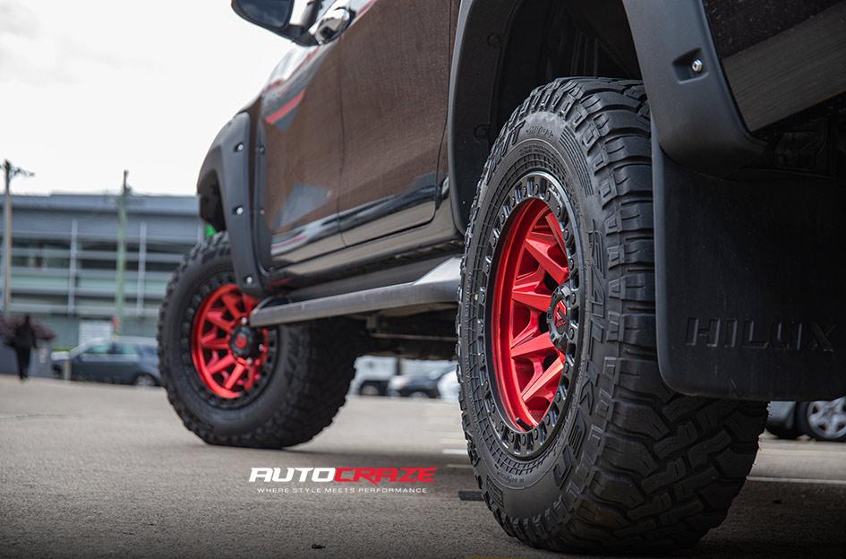 TOYOTA HILUX N80 4WD COVERT CANDY RED BLACK LIP