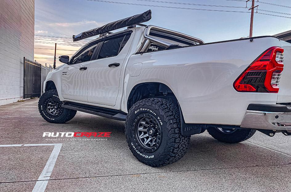 TOYOTA HILUX N80 4WD COVERT MATTE ANTHRACITE BLACK RING