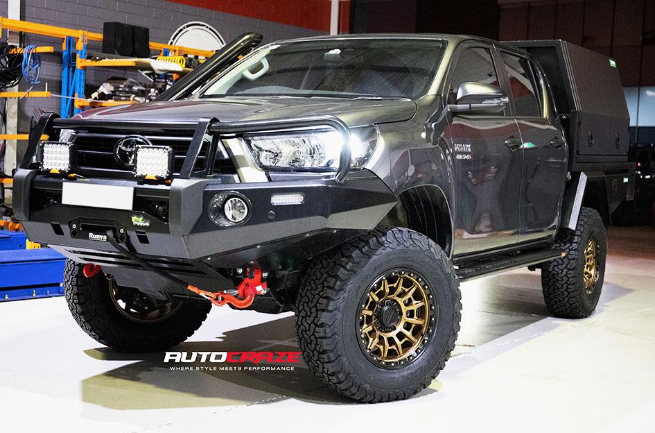 TOYOTA HILUX N80 4WD CARNAGE BRONZE
