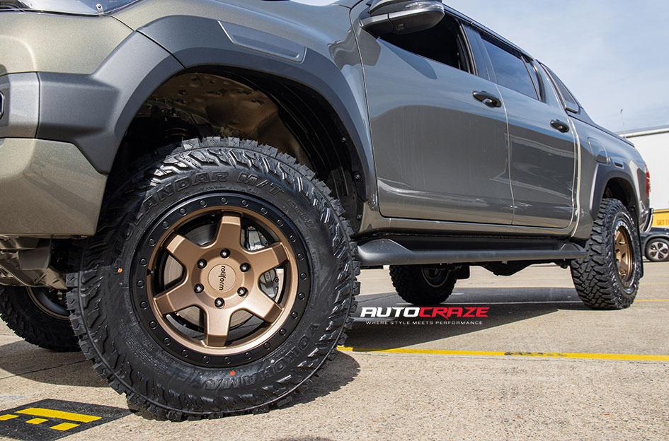TOYOTA HILUX N80 4WD SIX MATTE BRONZE