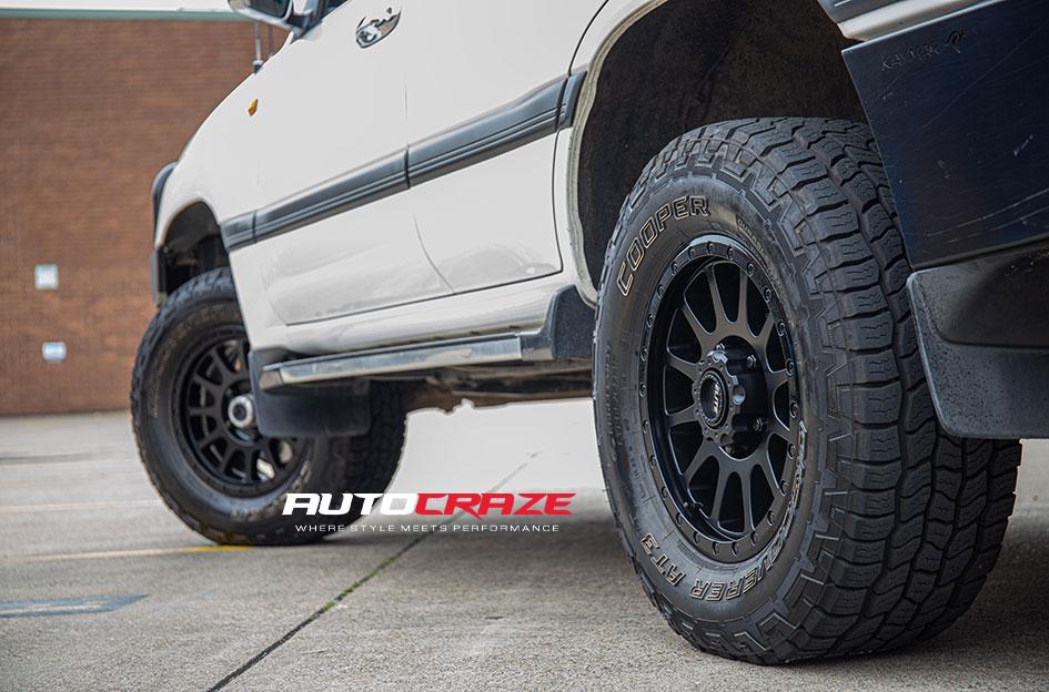 TOYOTA LANDCRUISER OFF ROAD PODIUM STAIN BLACK