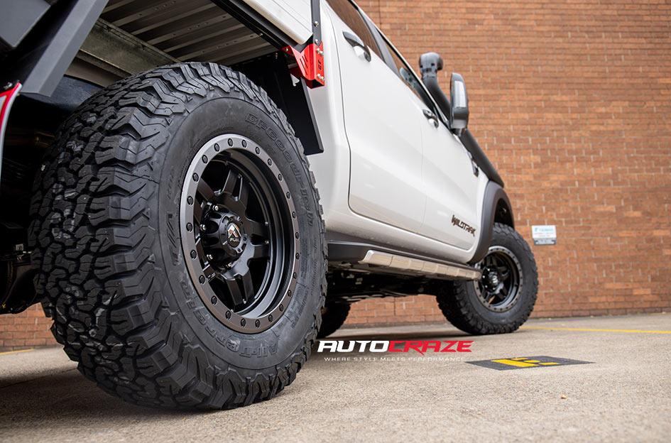 FORD RANGER ANZA MATTE BLACK WITH ANTHRACITE RING