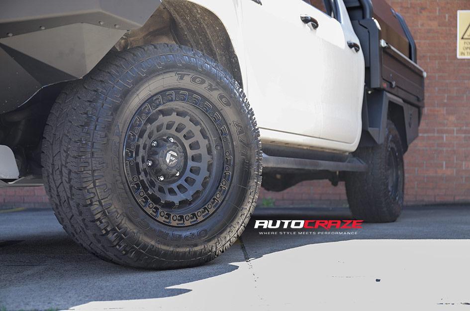 TOYOTA HILUX N80 4WD ZEPHYR MATTE BLACK