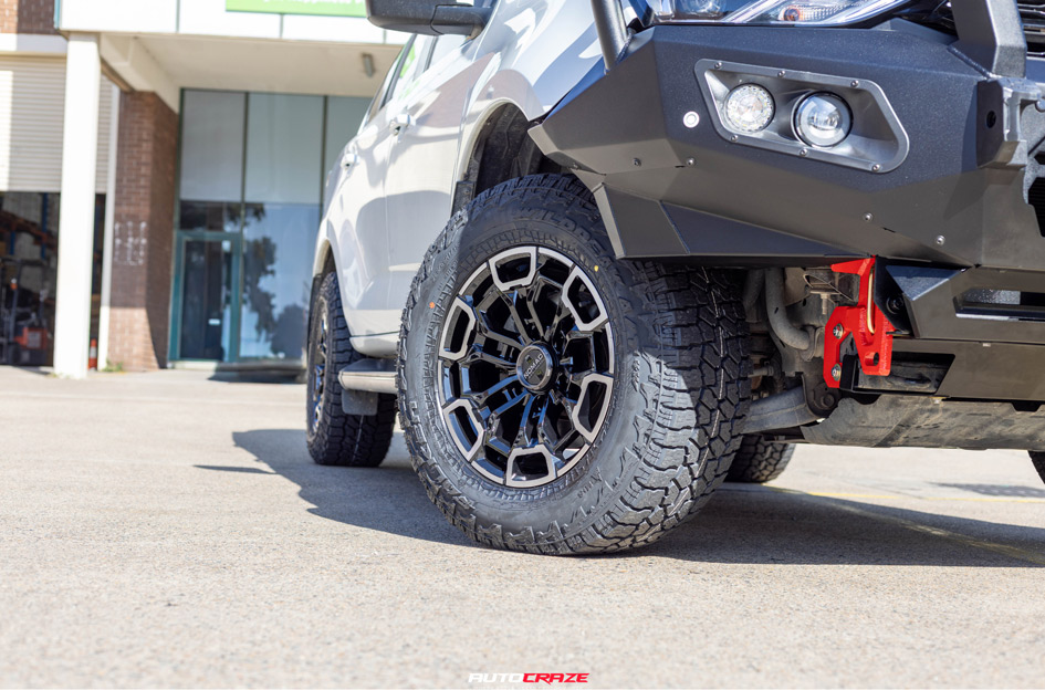 ISUZU MU-X NOMAD N162 GLOSS BLACK DARK TINT