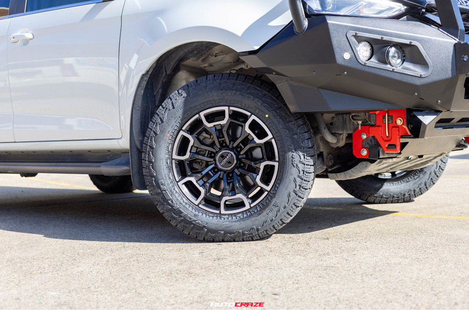 ISUZU MU-X NOMAD N162 GLOSS BLACK DARK TINT