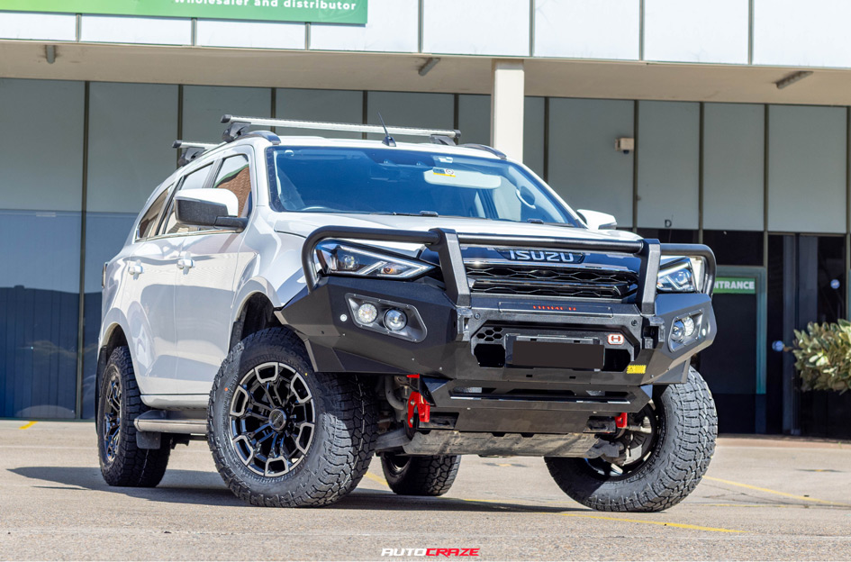 ISUZU MU-X NOMAD N162 GLOSS BLACK DARK TINT