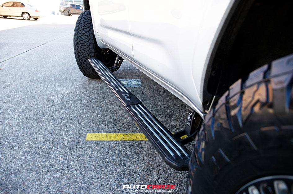 TOYOTA 300 SERIES LANDCRUISER KELSO BATTLESHIP GREY W BLACK LIP EDGE BLACK BOLTS