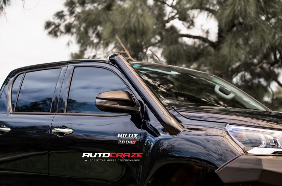 TOYOTA HILUX 4WD SHOK MATTE BLACK