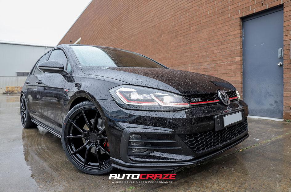 VOLKSWAGEN-GOLF-VENOM-GLOSS-BLACK