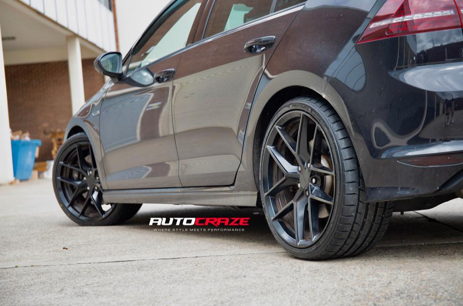 VOLKSWAGEN GOLF FLG MATTE BLACK