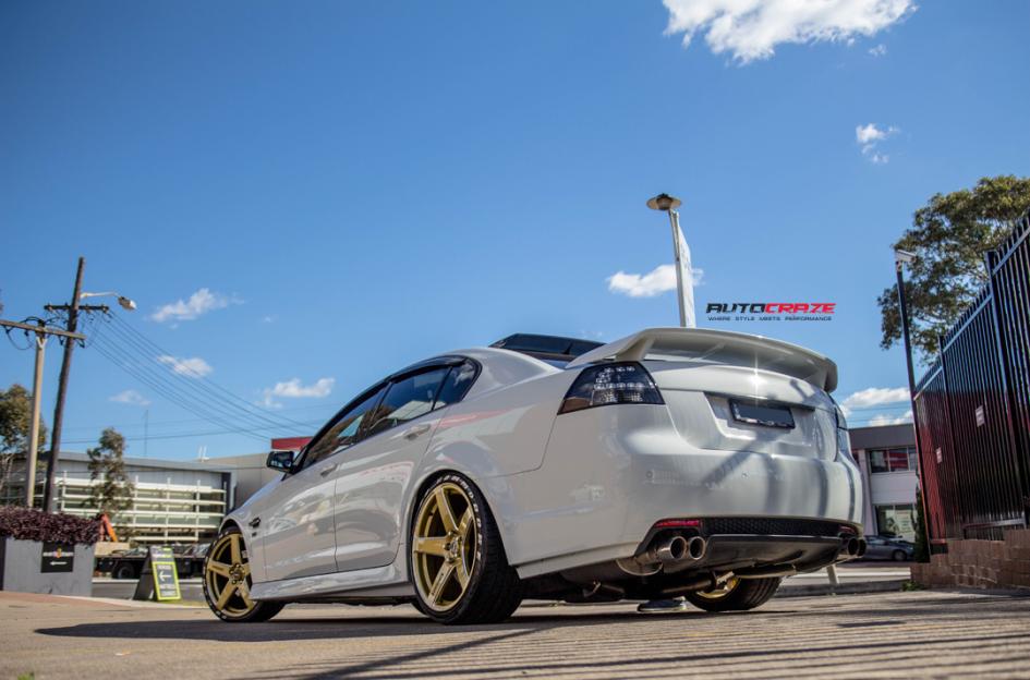 HOLDEN-COMMODORE-FRCS-GOLD