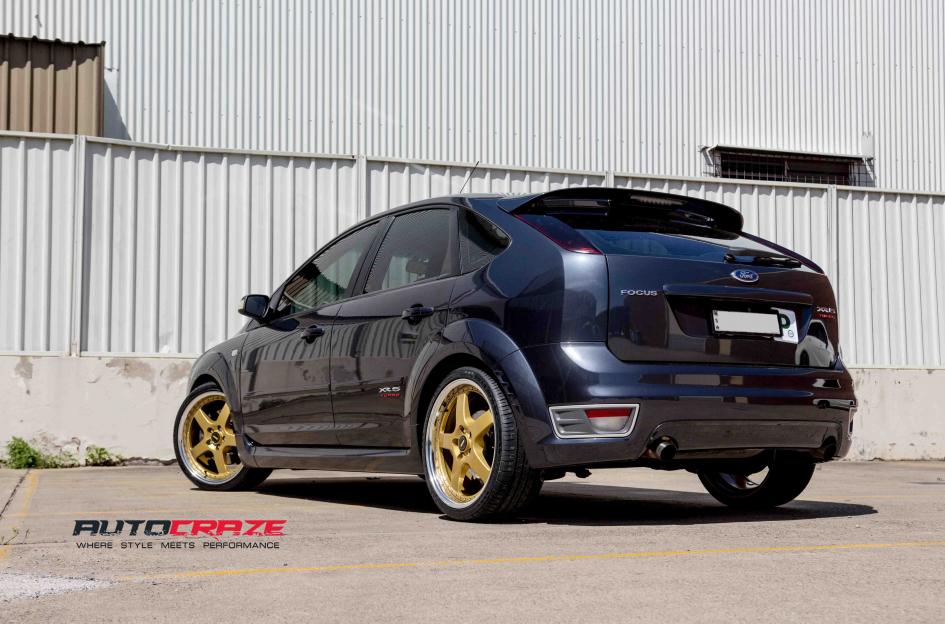 FORD FOCUS  5 STUD  FR