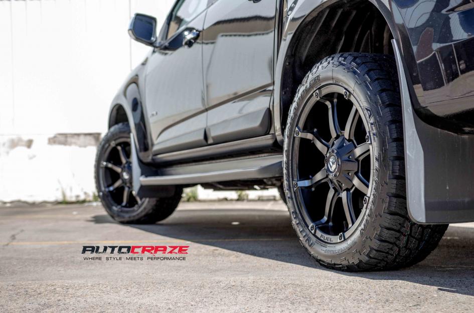 HOLDEN COLORADO COUPLER BLACK MACHINED WITH DARK TINT