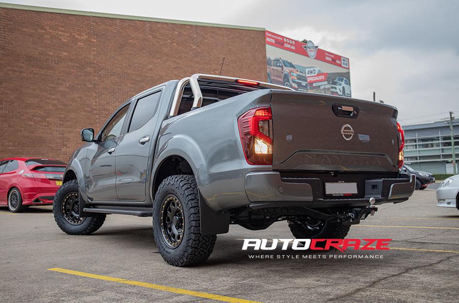 NISSAN NAVARA D HOLE BLACK